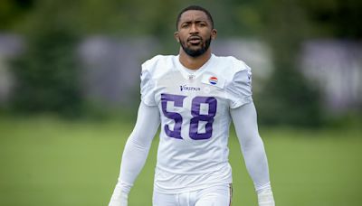 Scoggins: Vikings chess master Flores gets new pieces to move around field