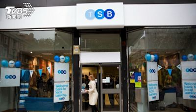 二月才裁員300人 英知名銀行關閉36間分行、250人失業