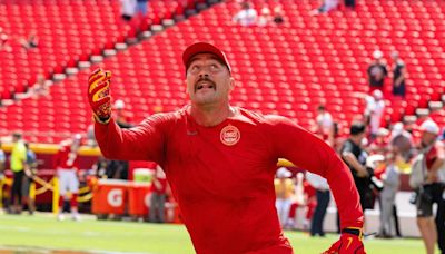 Here are 12 photos of Travis Kelce and Taylor Swift from Chiefs-Bengals game