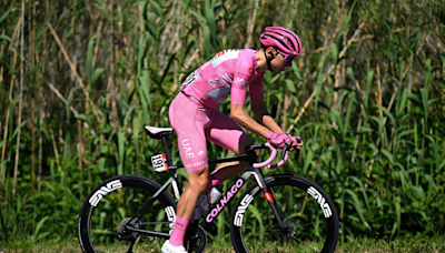 Giro d’Italia maglia rosa Tadej Pogačar defends Naples leadout for Juan Sebastian Molano