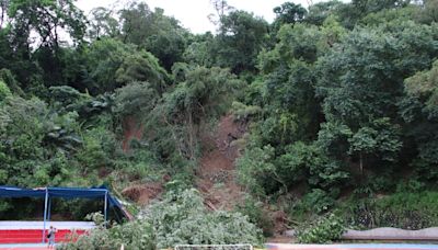 颱風凱米造成南投縣水里國中操場旁土坡崩塌 (圖)