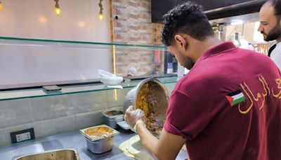 El shawarma más emblemático de Gaza triunfa en Egipto tras quedar destruido por la guerra