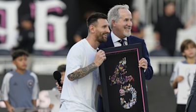 Messi recibe homenaje del Inter Miami por ser el jugador con más títulos en la historia del fútbol - El Diario NY