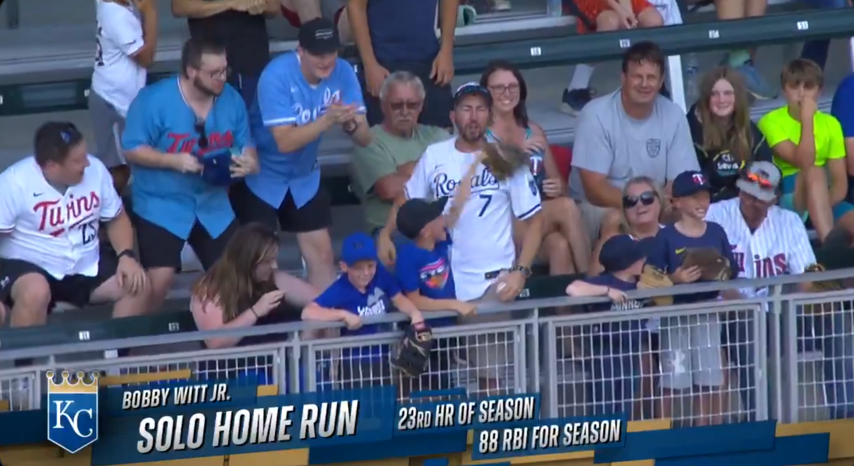 Bobby Witt Jr. hit a home run to a lucky Royals fan wearing one of his jerseys