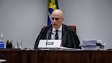 Moraes determina que PF comprove uso de celular de aliado de Bolsonaro que tenta comprovar que não fugiu para os EUA