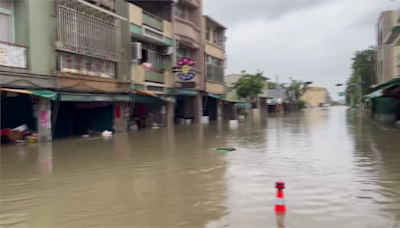 颱風狂虐台南！鹽水慘淹「成人大腿高」 民眾驚呼：比88水災嚴重-台視新聞網