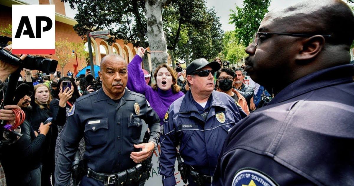 USC students scuffle with police on campus