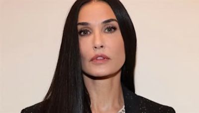 Demi Moore vacaciona en México y luce envidiable figura a los 61 años , en bikini