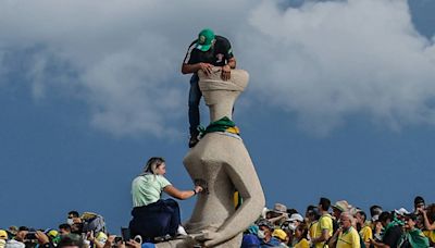 Jornalistas da Folha recebem Prêmio Nacional de Jornalismo do Poder Judiciário