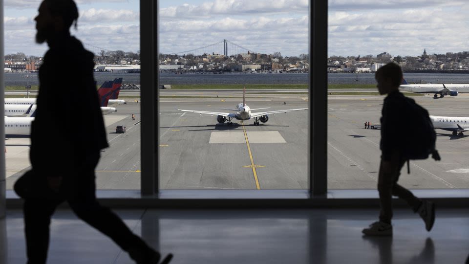 New federal rules on airline refunds require cash instead of vouchers