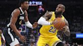 James anota triple-doble en triunfo de Lakers y Warriors ganan pese a Green