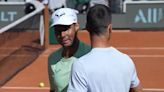 Vídeo: Djokovic e Nadal se abraçam na Philippe Chatrier - TenisBrasil