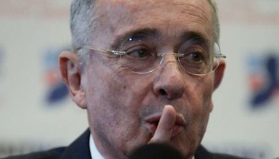 Uribe rechaza acusaciones de Petro y defiende su reputación contra vínculos con paramilitares