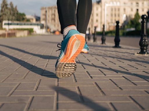 ¿Caminar después de comer? El beneficio de hacerlo te puede cambiar la vida, experto explica las razones