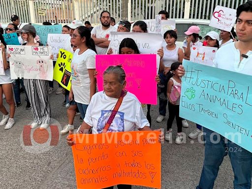 Pobladores se manifiestan en Lázaro Cárdenas, exigen justicia por agresión contra perrita embrazada