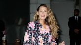 Blake Lively dévoile un incroyable jean à découpes fleuries à plus 17 000 €