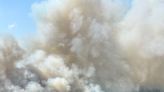 Las llamas empiezan a destruir la localidad de Jasper, en las Montañas Rocosas de Canadá