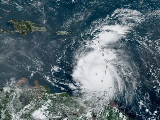 Alerta en EEUU: la tormenta Beryl gira hacia Houston y podría tocar tierra como huracán de categoría 2