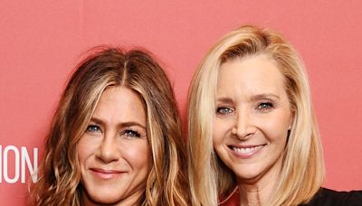 Lisa Kudrow Set The Record Straight After Jennifer Aniston Claimed She Hated The Live Audience’s Laughter...