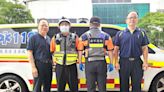 全國首創！出勤不再怕利器 台南救護員獲贈64件防刺割背心