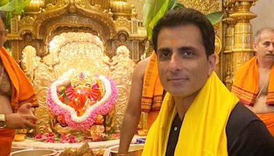 Sonu Sood Visits Siddhivinayak Temple To Seek Blessings On Ashadhi Ekadashi (VIDEO)