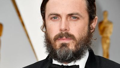 Casey Affleck Regrets Chewing Gum at SAG Awards