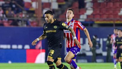 Afición de Chivas recibe a Alexis Vega con abucheos y gritos de “borracho, borracho”