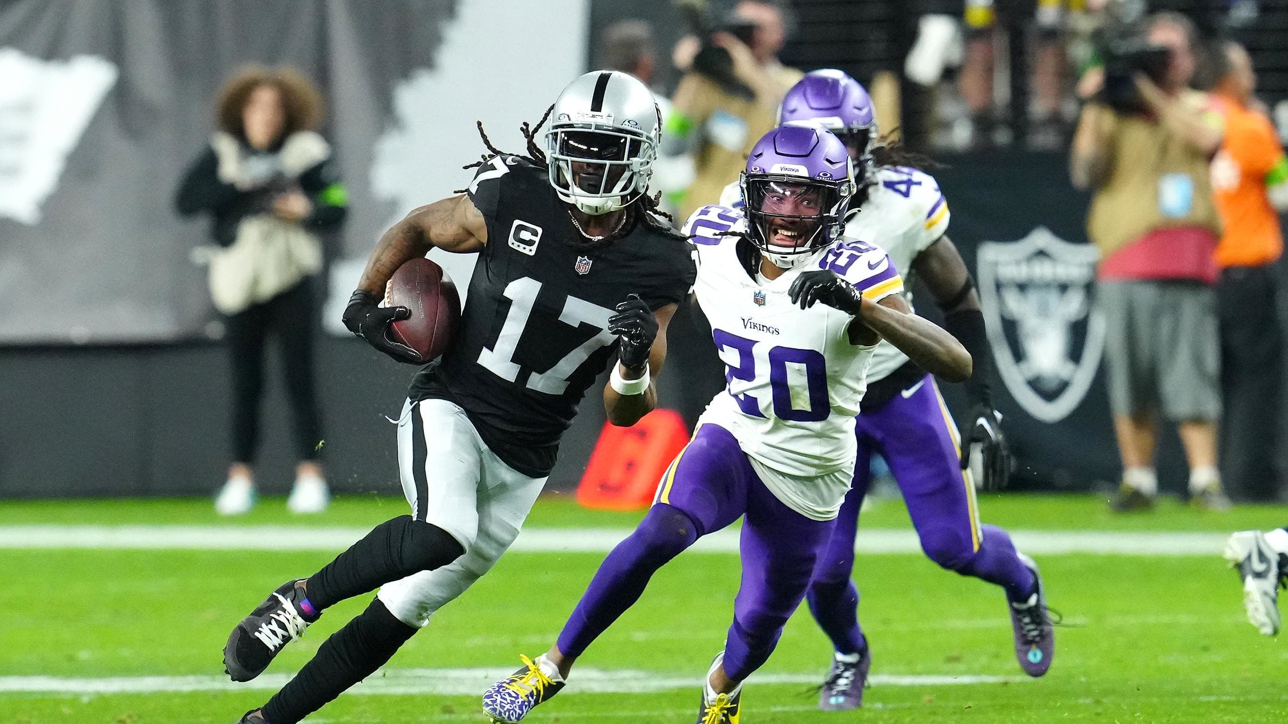 Raiders' Davante Adams Praises Maxx Crosby's Mindset