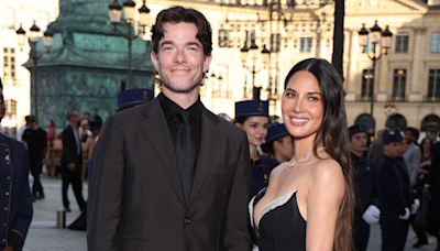 Olivia Munn se ha casado con John Mulaney tras el 'cáncer agresivo' por el que ha sido operada cuatro veces en el último año