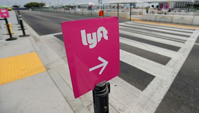 Lyft forecasts strong quarterly earnings as ride-hailing demand picks up