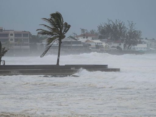 ‘Deadly storm’ warning: Hurricane Beryl strengthens near Houston, ports closed, flights cancelled | Today News