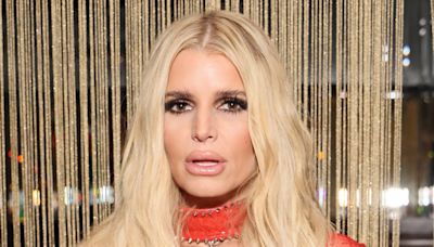 Jessica Simpson slams claims that she’s drinking alcohol again