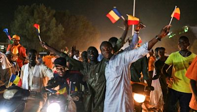 Tchad: le chef de la junte Mahamat Déby élu président, son Premier ministre proteste