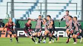 Chacarita eliminó a Tigre de la Copa Argentina y Fernando Brandán pasó de agredido con un botellazo a definir con un penal