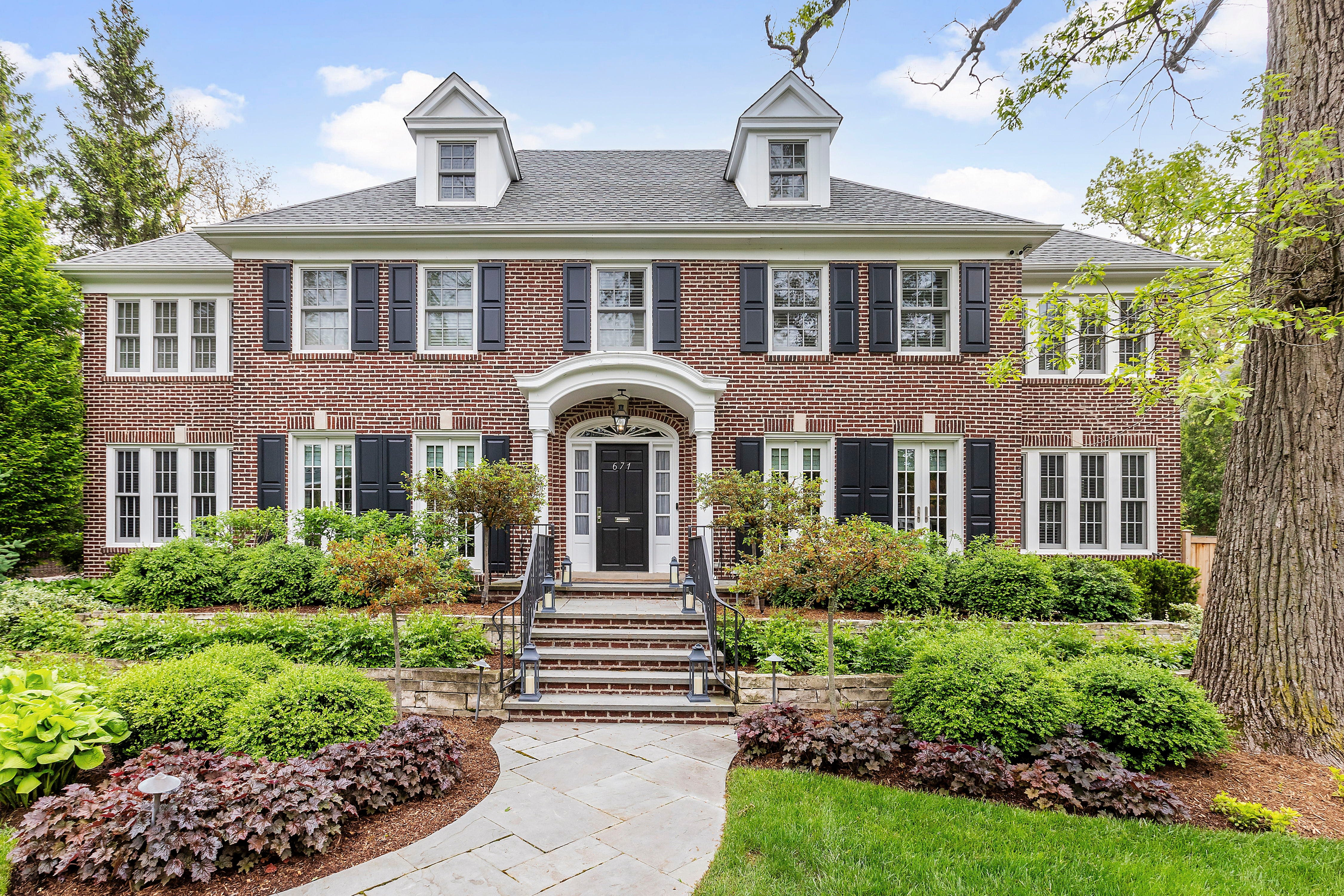 The famous 'Home Alone' house is for sale and is that ... a Wisconsin Badgers theme?