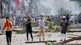 Bangladesh impuso el toque de queda y desplegó al Ejército tras las protestas que dejaron un centenar de muertos