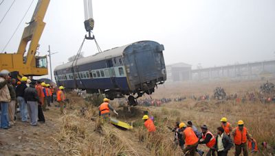 Elevan a 8 el balance de muertos en un choque de trenes en el noreste de la India