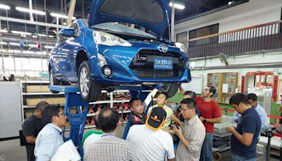 中南美洲36學員來台學習電動車維修技術 同時體驗端午包粽風俗 | 蕃新聞