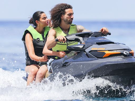 Cucurella, la gran revelación de la Eurocopa, ya está en Ibiza de vacaciones con su familia