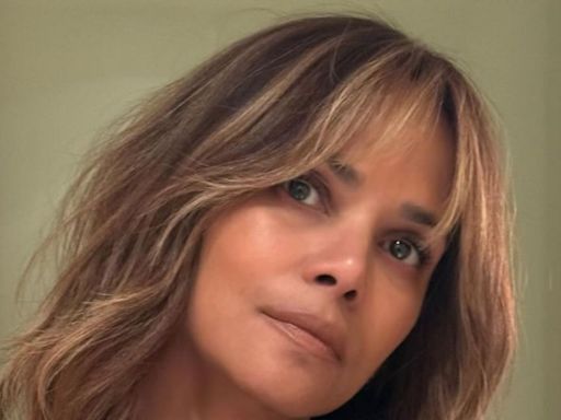 Halle Berry demuestra cómo llevar puesto un traje de baño después de los 50