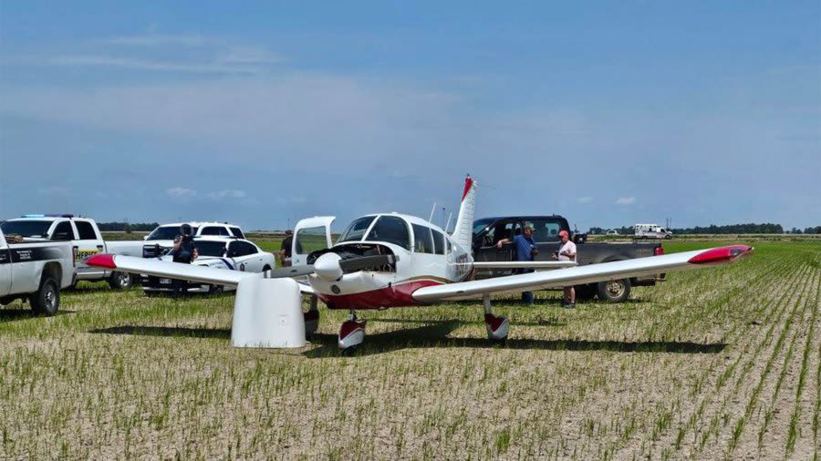 Pilot makes emergency landing in northeast Arkansas field