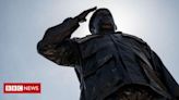 Protestos na Venezuela: as estátuas de Hugo Chávez derrubadas em bastiões do chavismo