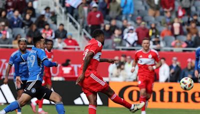 MLS: el viento hizo un gol y Chicago Fire le dio vuelta un partido increíble a Montreal Impact para borrarle la sonrisa a Matías Cóccaro