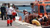 Interceptan en aguas de Santa Pola una patera con 16 personas a bordo