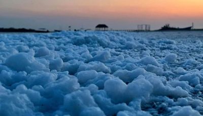 Esta es la razón por la que apareció “nieve” en una playa de Yucatán