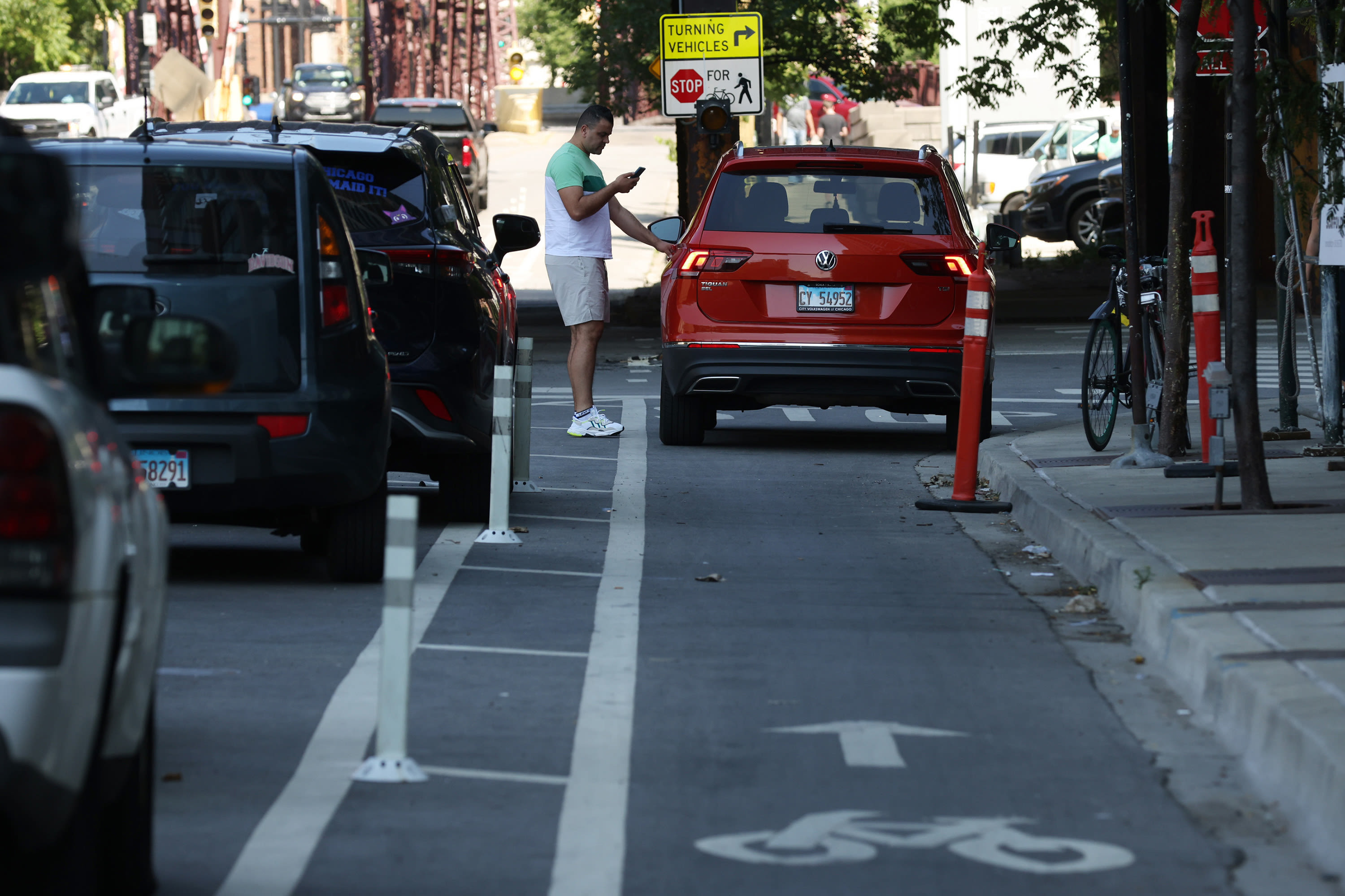 Automated ticketing of drivers in Chicago's bike and bus lanes delayed until fall