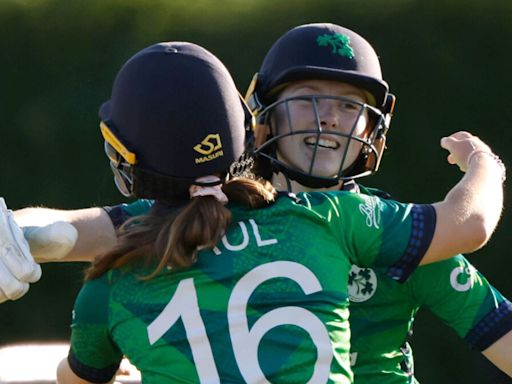 England vs Ireland: Hosts draw T20 series 1-1 after overcoming a late fightback from Kate Cross' side