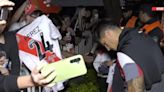 Video: Enzo Pérez firmó camisetas de River en la concentración de Estudiantes