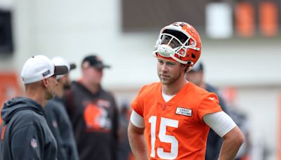 Browns waive a quarterback and re-sign a kicker on the eve of OTAs