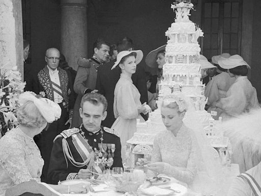 La boda de cuento de hadas de Grace Kelly y el Príncipe Rainiero y el traje de novia más copiado de la historia